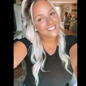 Meet your Posher, Larissa